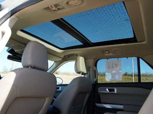 Used 2022 Ford Explorer Limited w/ Equipment Group 301A image 30