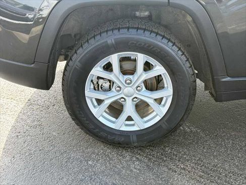 Certified 2024 Jeep Grand Cherokee Limited w/ Luxury Tech Group II image 8