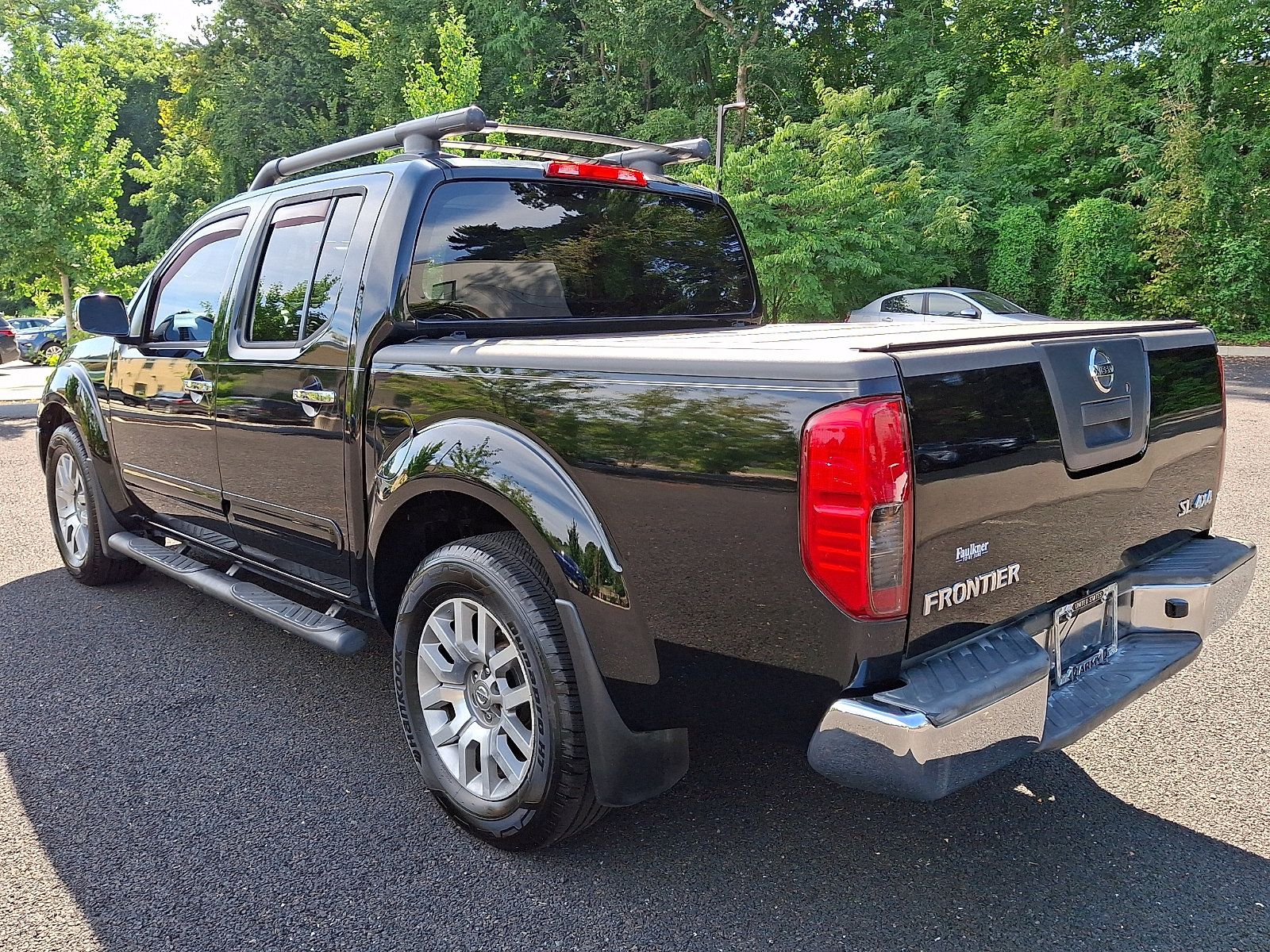 Used 2011 Nissan Frontier SL w/ Moonroof Pkg AWD/4WD image 4