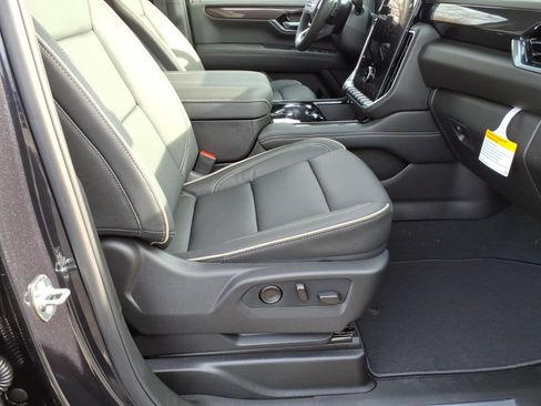 New 2026 GMC Yukon XL Elevation image 8