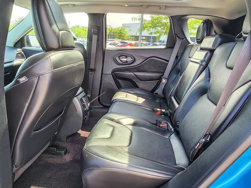 Used 2019 Jeep Cherokee Trailhawk AWD/4WD image 10