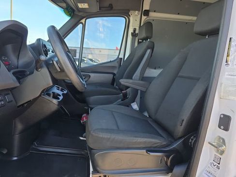 Used 2022 Mercedes-Benz Sprinter 2500 image 10