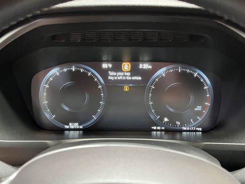 Used 2018 Volvo XC90 T6 Momentum AWD/4WD image 17