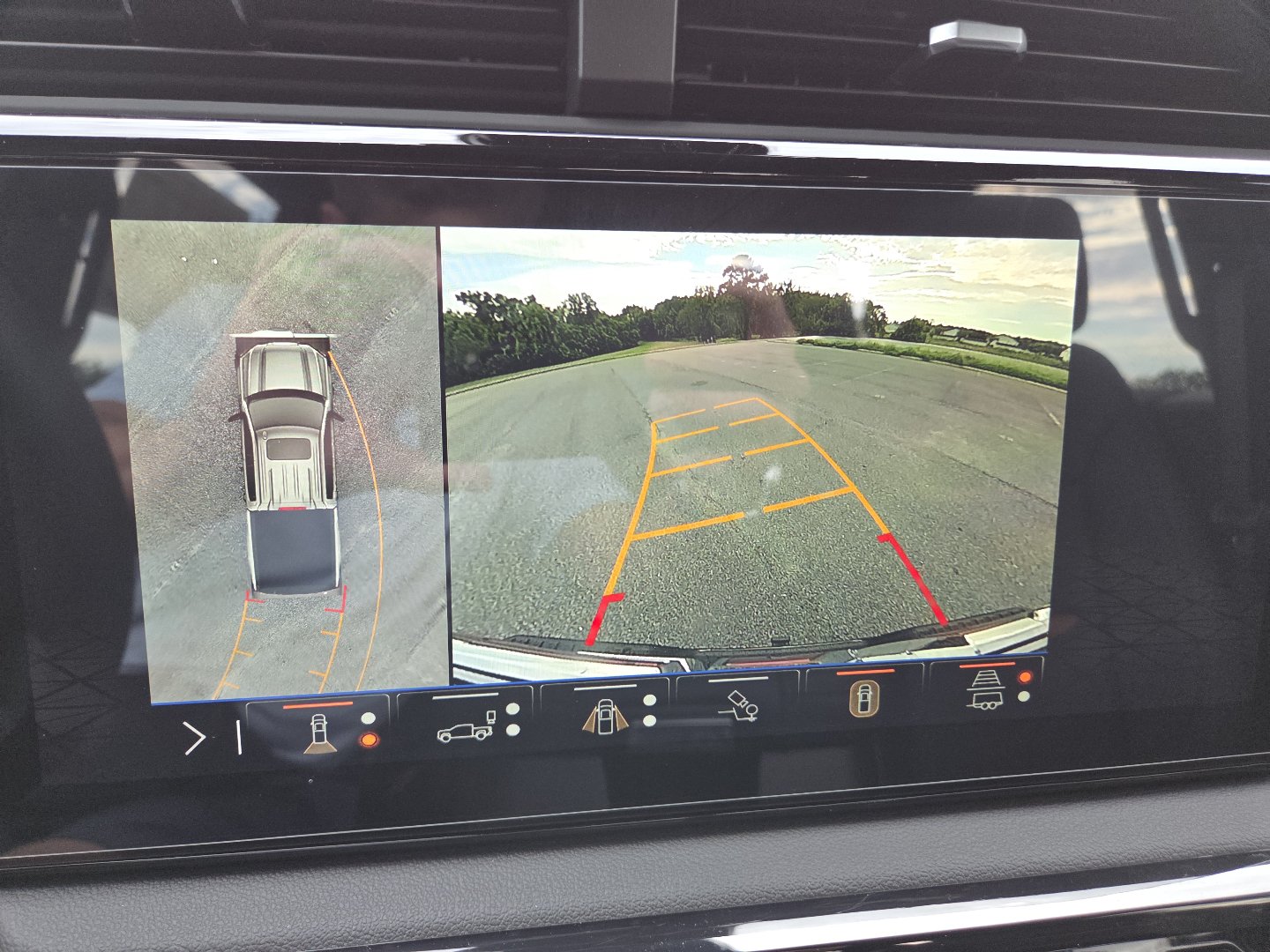 New 2026 GMC Sierra 1500 AT4 w/ Technology Package AWD/4WD image 12