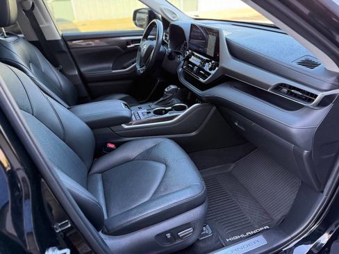 Used 2021 Toyota Highlander Limited image 25