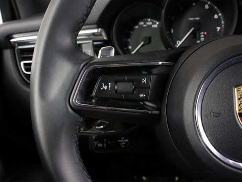 Used 2025 Porsche Macan image 14