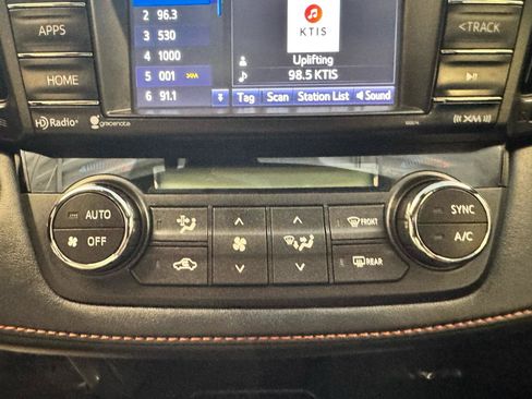 Used 2018 Toyota RAV4 SE AWD/4WD image 17