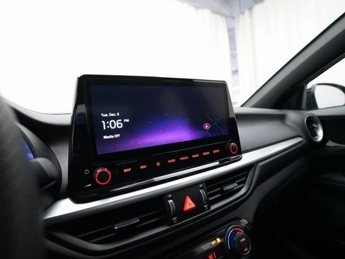 Used 2024 Kia Forte GT-Line w/ GT-Line Premium Package image 6