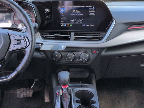Used 2024 Chevrolet Trax RS FWD image 28