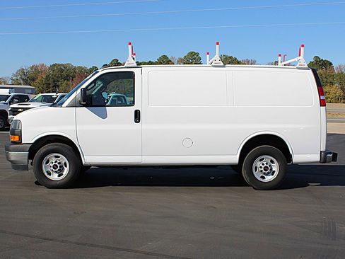 Used 2024 GMC Savana 2500 w/ Driver Convenience Package image 7
