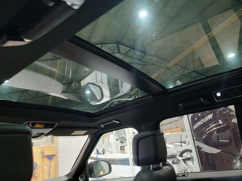 Used 2018 Land Rover Range Rover HSE image 3