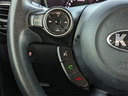 Used 2017 Kia Soul + image 21