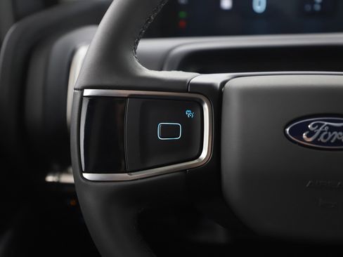 Used 2026 Ford Expedition Active image 30