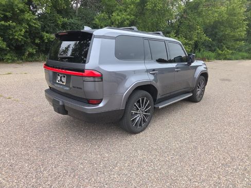 Certified 2026 Lexus GX 550 w/ Accessory Package (2T) AWD/4WD image 18