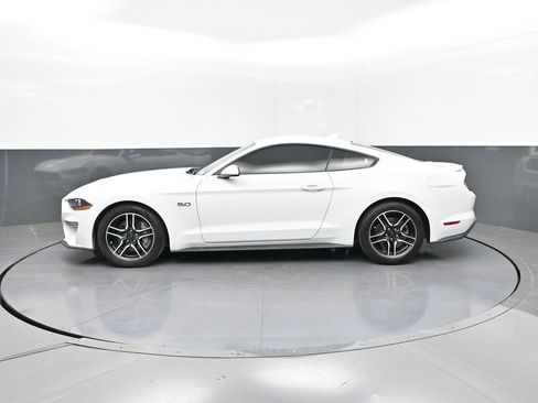 Used 2022 Ford Mustang GT RWD image 2