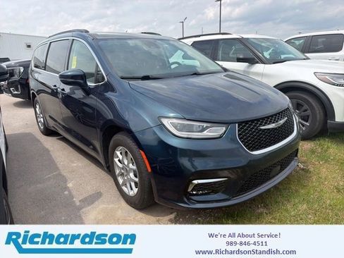 Used 2022 Chrysler Pacifica Touring-L FWD image 1