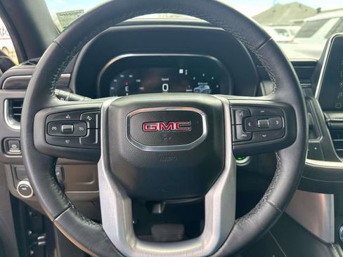Used 2023 GMC Yukon XL SLT image 29