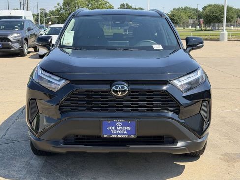 Used 2025 Toyota RAV4 XLE FWD image 3