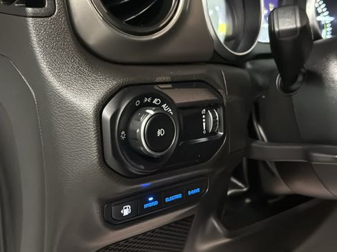 Used 2023 Jeep Wrangler Unlimited w/ Sun & Screen Package AWD/4WD image 23