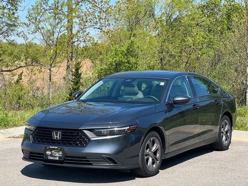 Used 2023 Honda Accord EX image 3