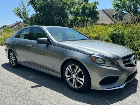 Used 2015 Mercedes-Benz E 350 4MATIC Sedan image 4