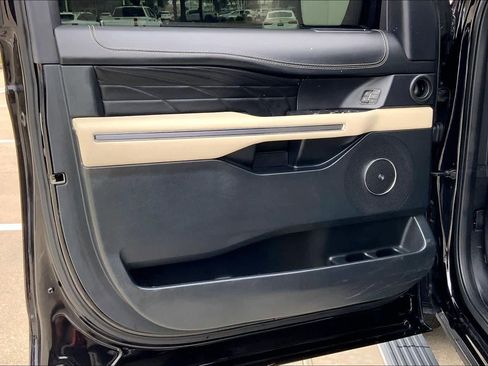 Used 2020 Ford Expedition Platinum image 22