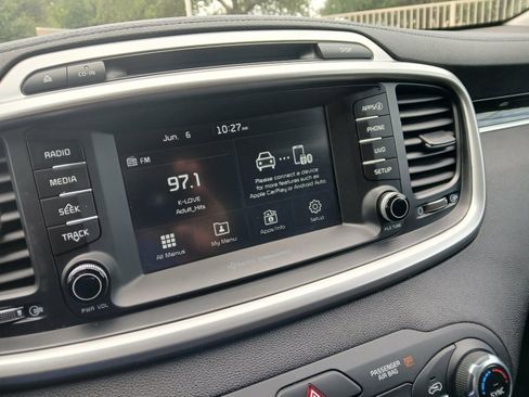 Used 2018 Kia Sorento FWD image 15