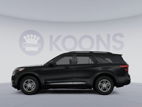 Used 2024 Ford Explorer XLT AWD/4WD image 2