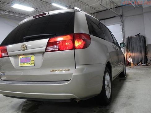 Used 2005 Toyota Sienna XLE image 32