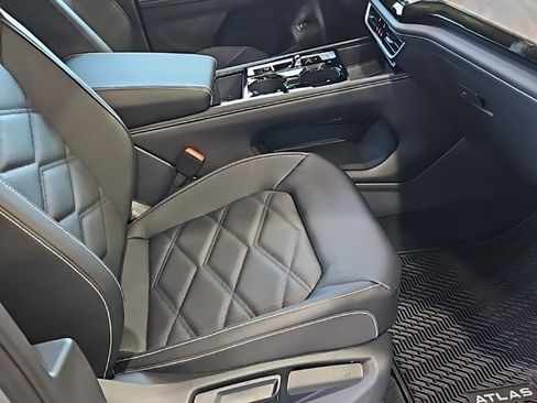 New 2026 Volkswagen Atlas SE image 13