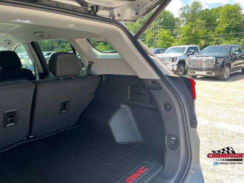 Used 2024 GMC Terrain SLE w/ Driver Convenience Package AWD/4WD image 17