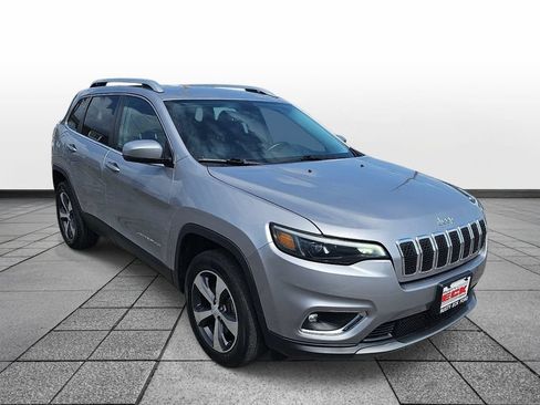 Used 2019 Jeep Cherokee Limited w/ Trailer Tow Group AWD/4WD image 3
