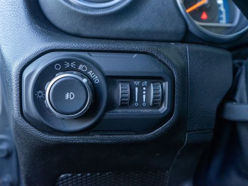 Used 2020 Jeep Wrangler Unlimited Sahara image 16