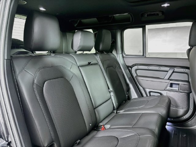 New 2026 Land Rover Defender 110 X-Dynamic SE AWD/4WD image 24