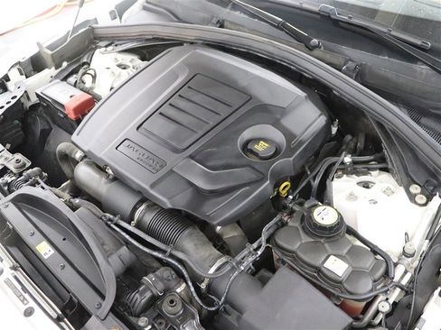 Used 2018 Jaguar F-PACE Premium image 39