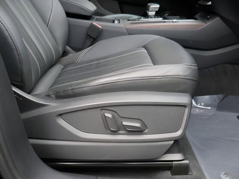 Used 2022 Audi Q5 2.0T Premium w/ Convenience Package image 13