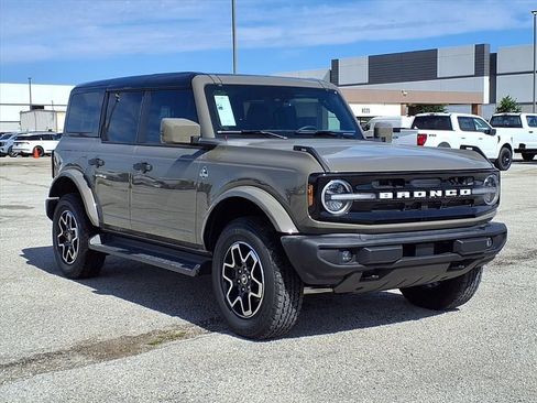 New 2026 Ford Bronco Outer Banks AWD/4WD image 3