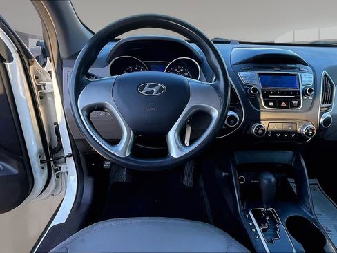 Used 2013 Hyundai Tucson GL image 5