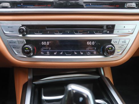 Used 2017 BMW 750i xDrive AWD/4WD image 41