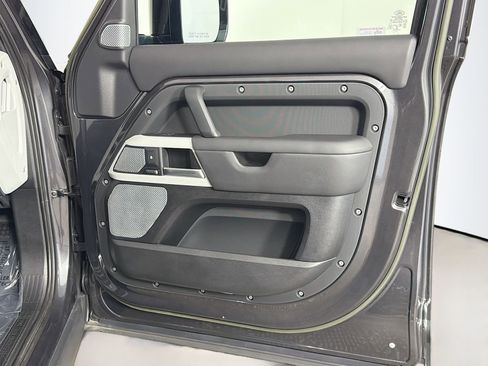 Certified 2023 Land Rover Defender 130 SE AWD/4WD image 33