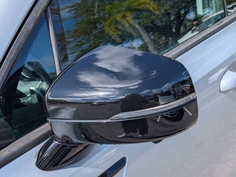 Certified 2022 Kia Sorento SX image 16