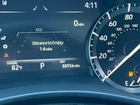 Used 2021 Toyota Highlander XLE AWD/4WD image 29