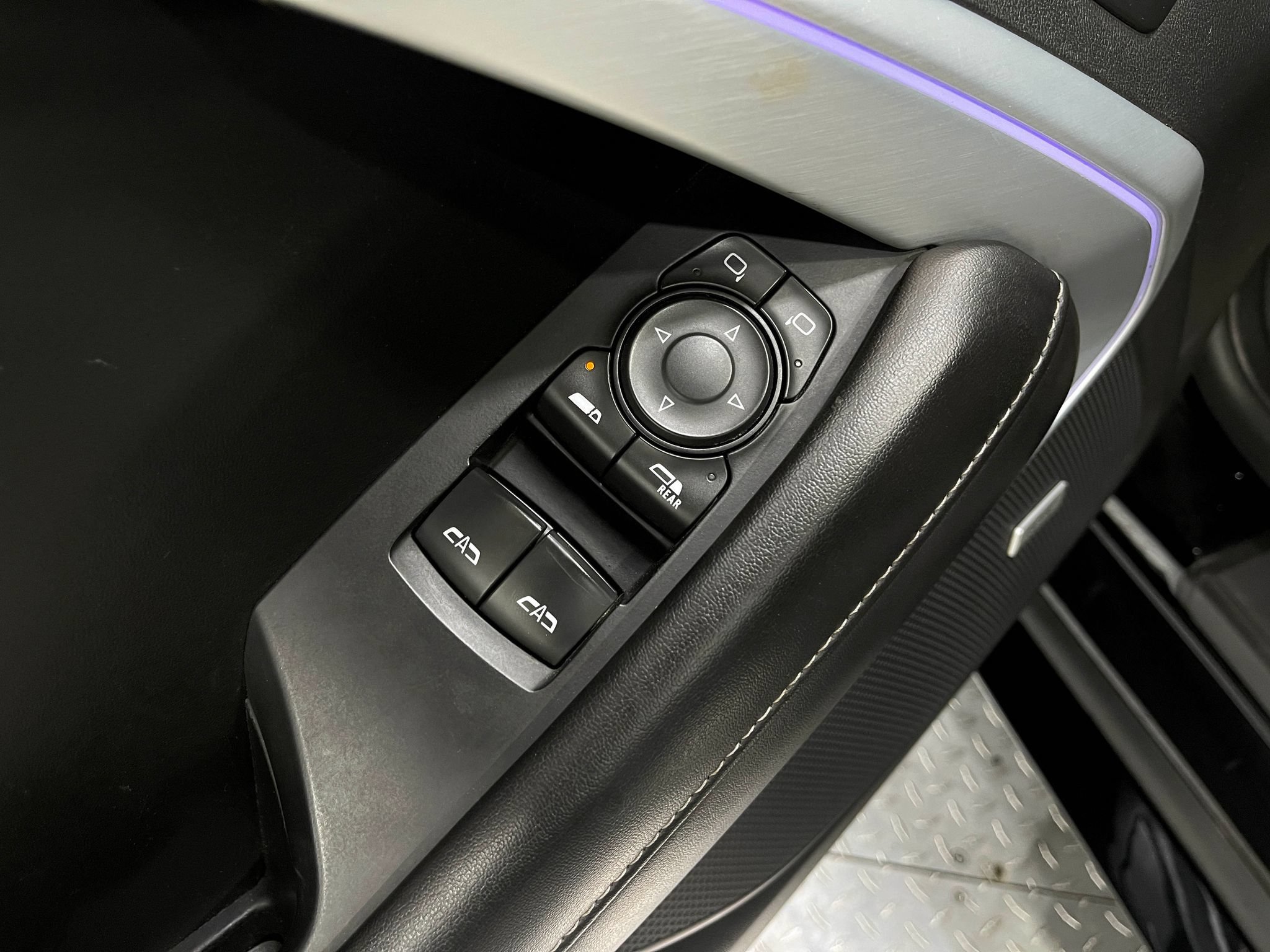 Used 2018 Chevrolet Camaro SS RWD image 13