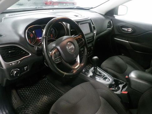 Used 2020 Jeep Cherokee Latitude w/ Cold Weather Group AWD/4WD image 8