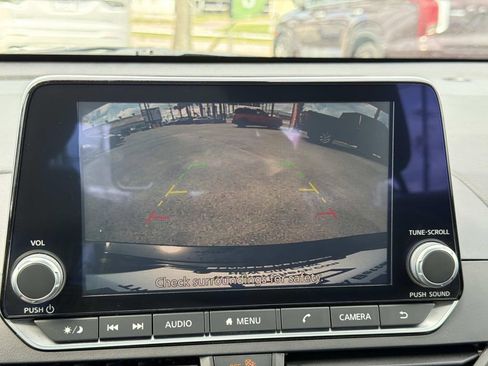 Used 2025 Nissan Altima 2.5 SV FWD image 26