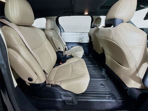Used 2023 Toyota Sienna XLE AWD/4WD image 5