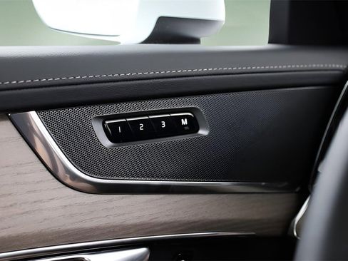 New 2025 Volvo XC90 T8 Core w/ Protection Package image 18