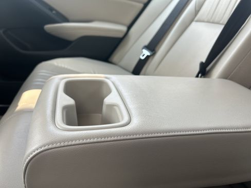 Used 2018 Honda Accord Touring image 27