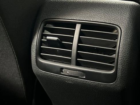 Used 2016 Volkswagen e-Golf SE image 15