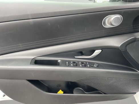 Used 2023 Hyundai Elantra SEL image 23